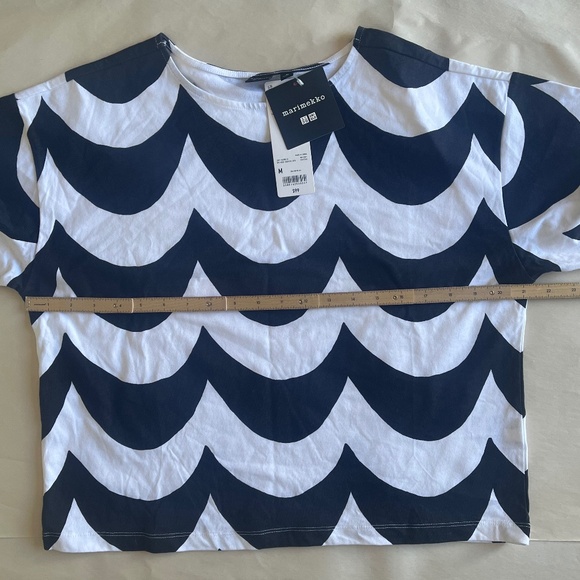 Uniqlo x Marimekko Short-Sleeve Boxy Crop Top Relaxed T-Shirt Black White Waves - Picture 7 of 8